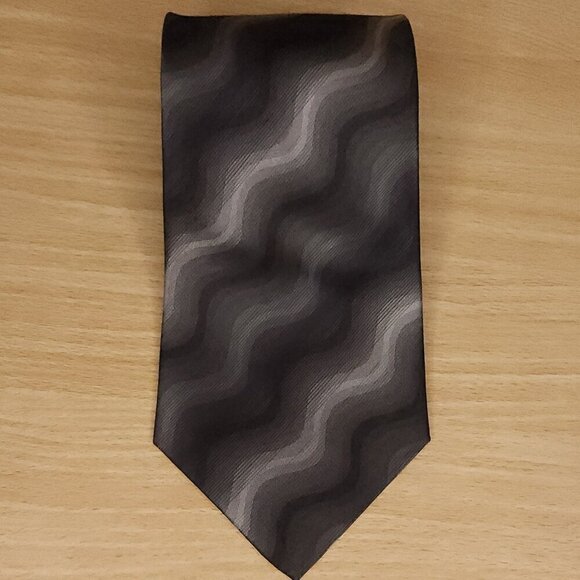 Siena Collezione Other - Siena Collezione Black Grey Geometric Silk Tie